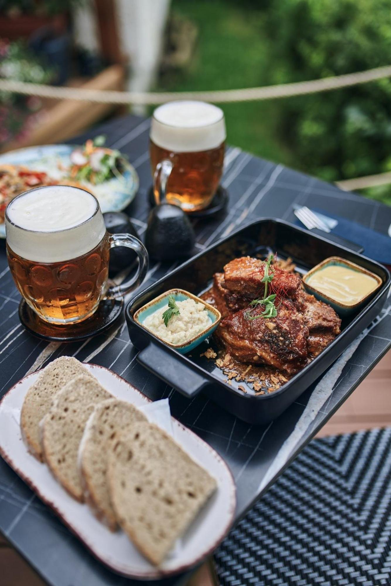 Pension & Restaurant Krakonos ハルラホフ エクステリア 写真